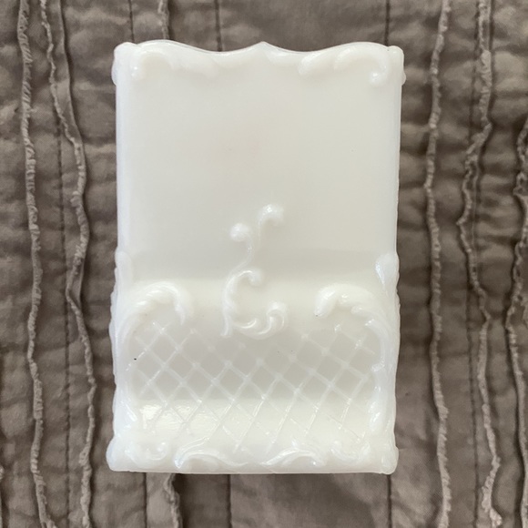 Milk glass - Picture 4 of 6